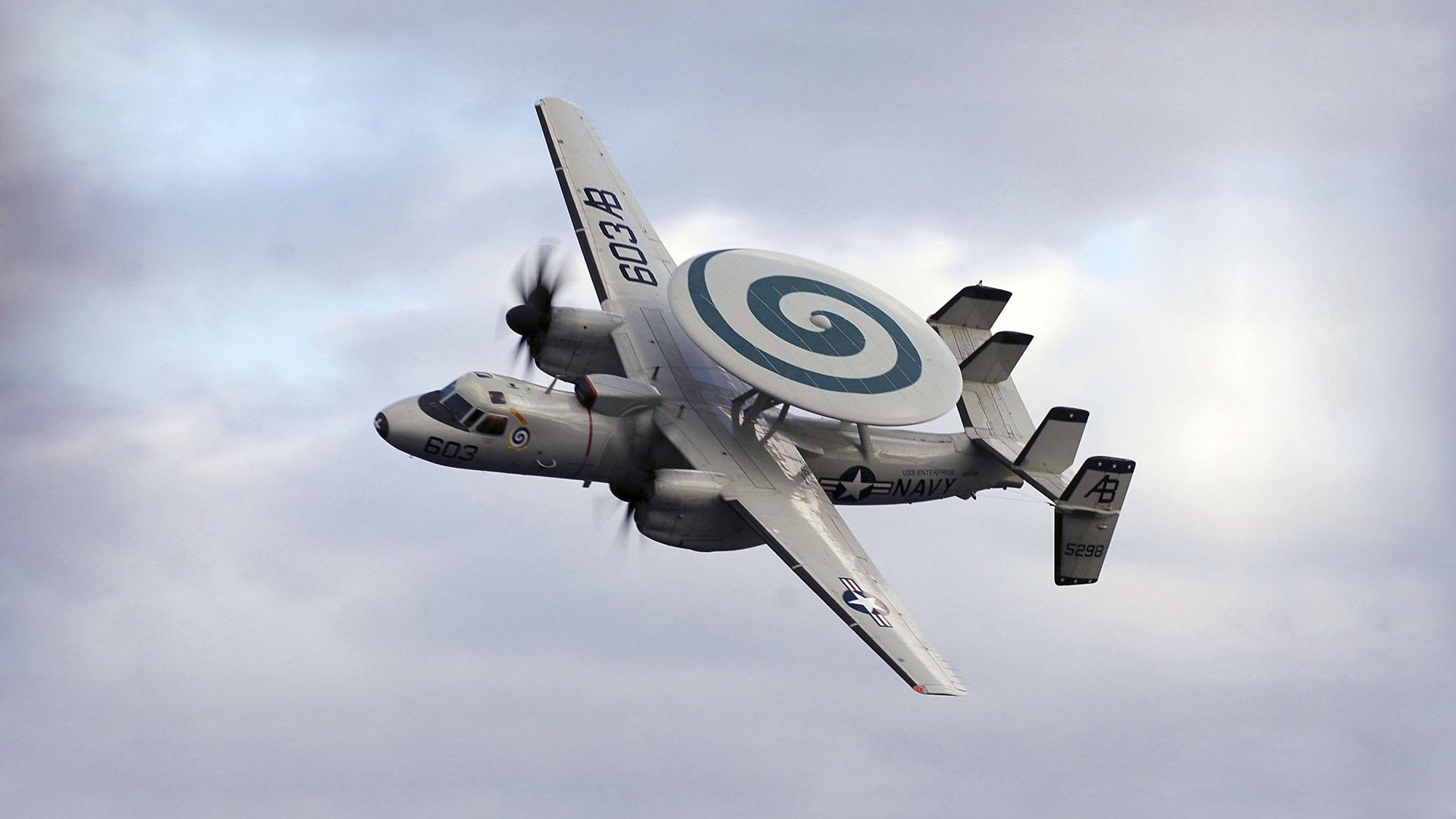 选手换气节奏平稳，后程不崩盘，换气技巧